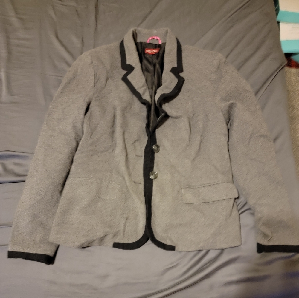Ladies blazer with pink collar